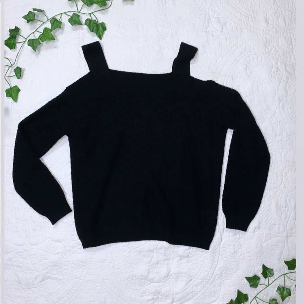 SO off shoulder sweater!